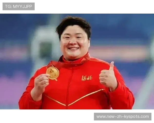 举重选手坚持完成动作引网友泪目